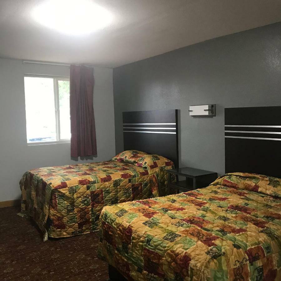 Guest Inn Yukon Esterno foto