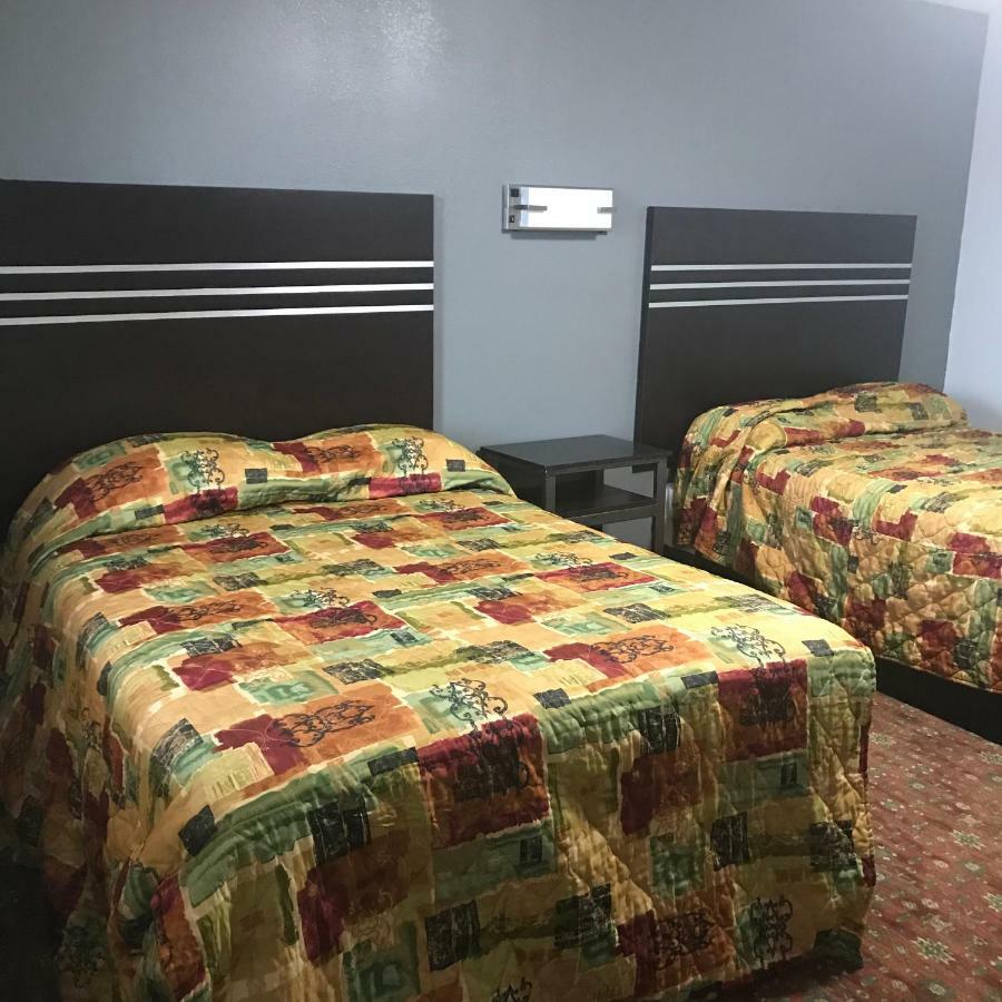 Guest Inn Yukon Esterno foto